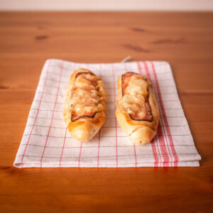 Rohlík se slaninou a sýrem 55 g